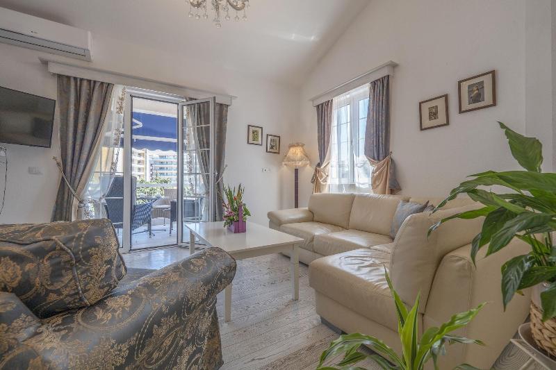 Marinero Apartments image