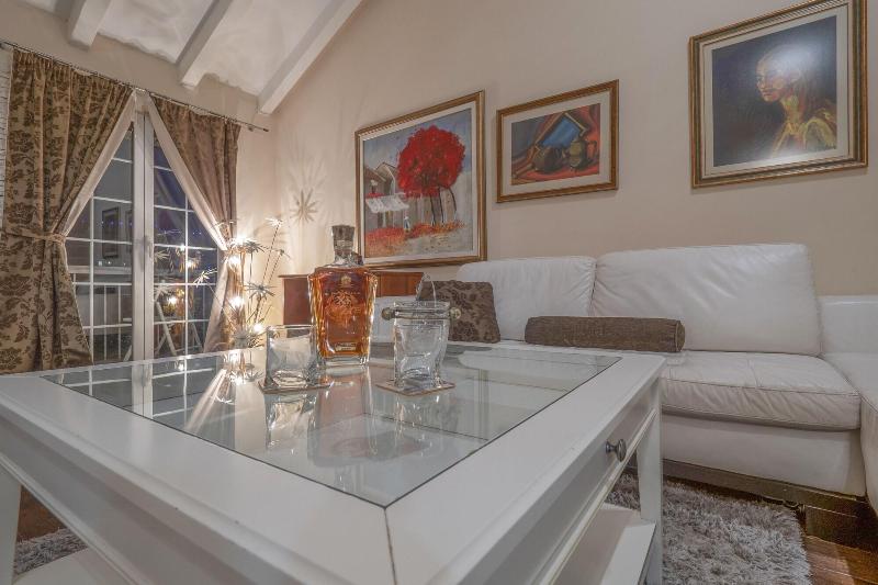 Marinero Apartments image