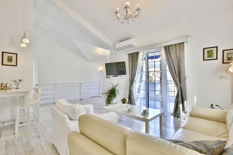Marinero Apartments image