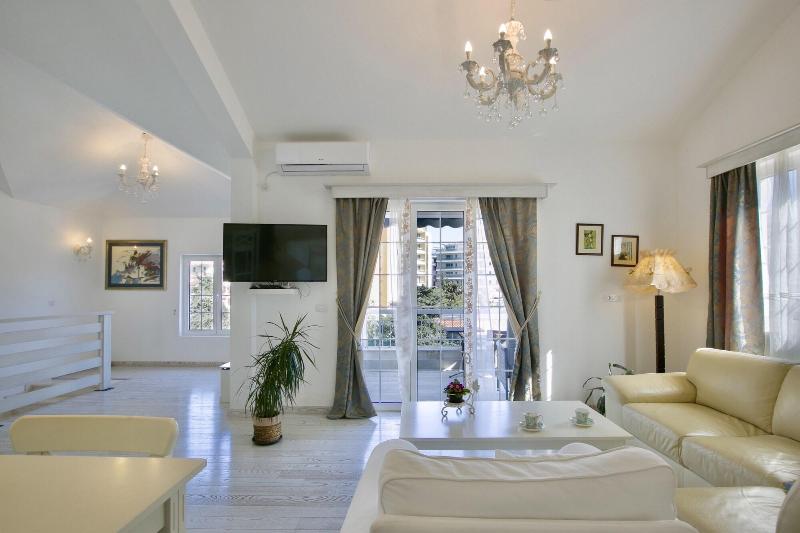 Marinero Apartments image
