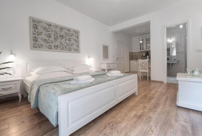 Marinero Apartments image
