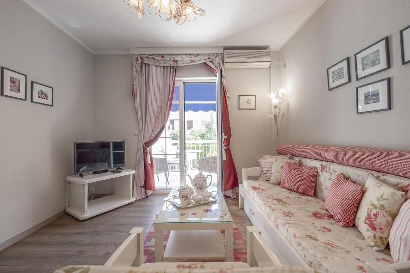 Marinero Apartments image