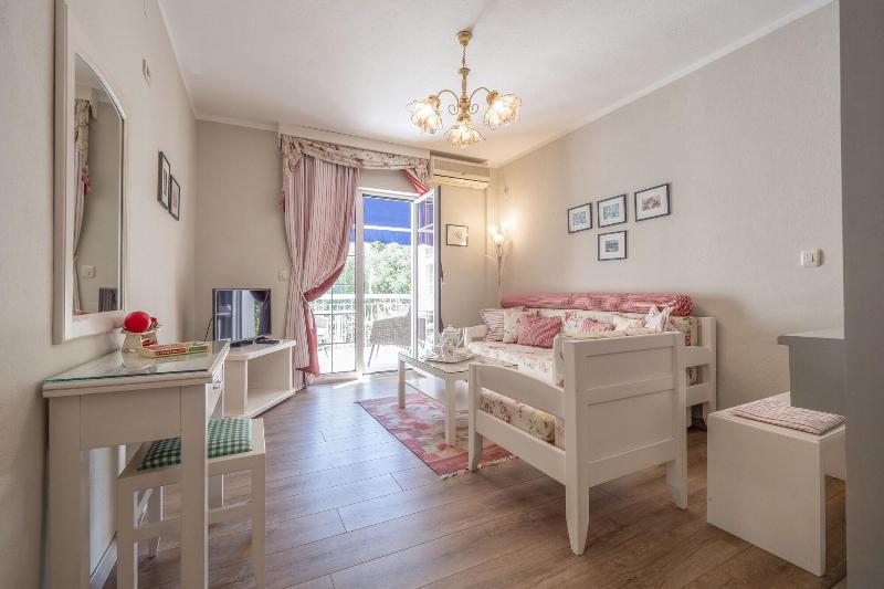 Marinero Apartments image