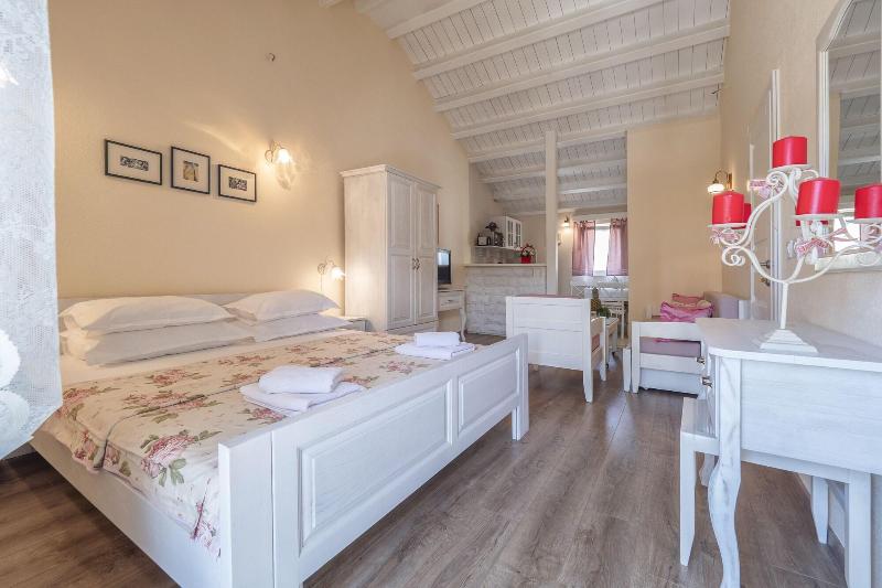 Marinero Apartments image