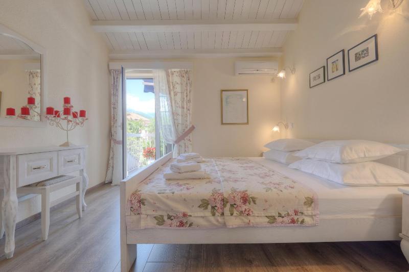 Marinero Apartments image