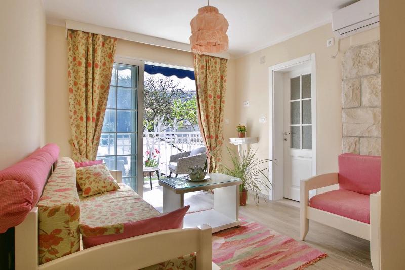 Marinero Apartments image