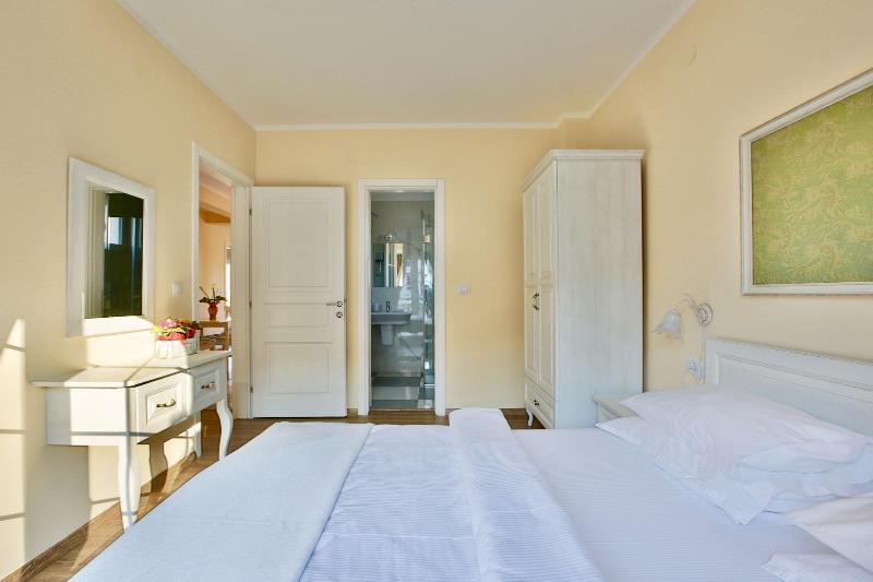 Marinero Apartments image