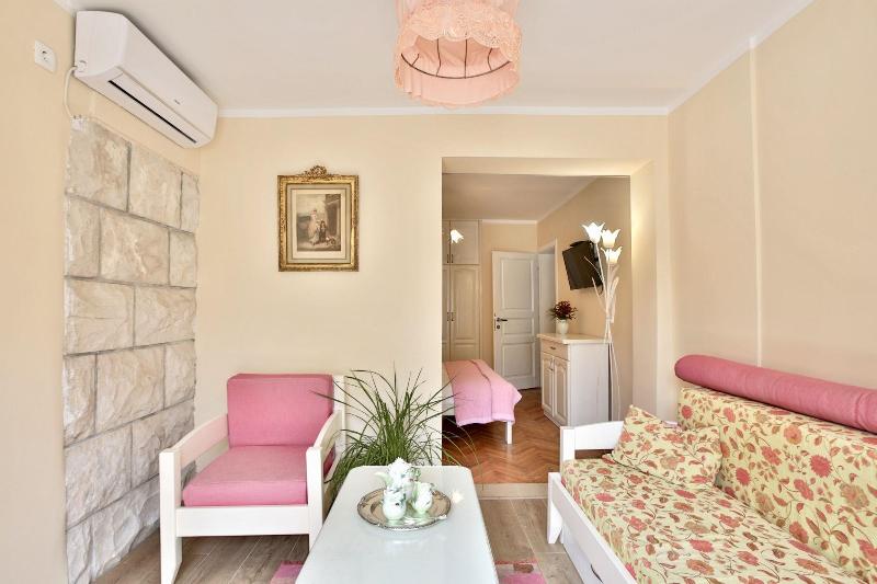 Marinero Apartments image