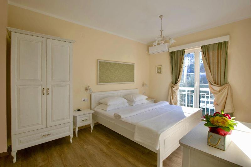 Marinero Apartments image