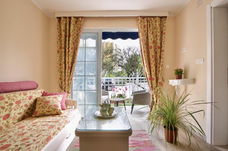 Marinero Apartments image