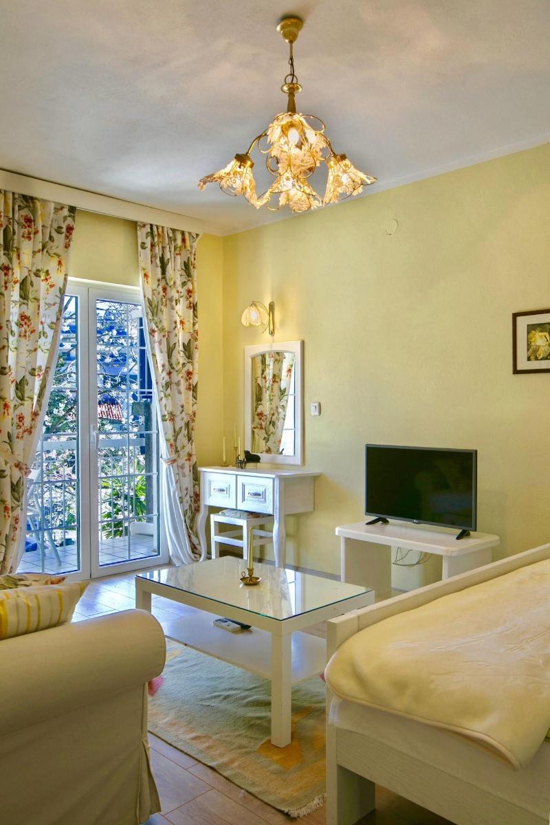 Marinero Apartments image