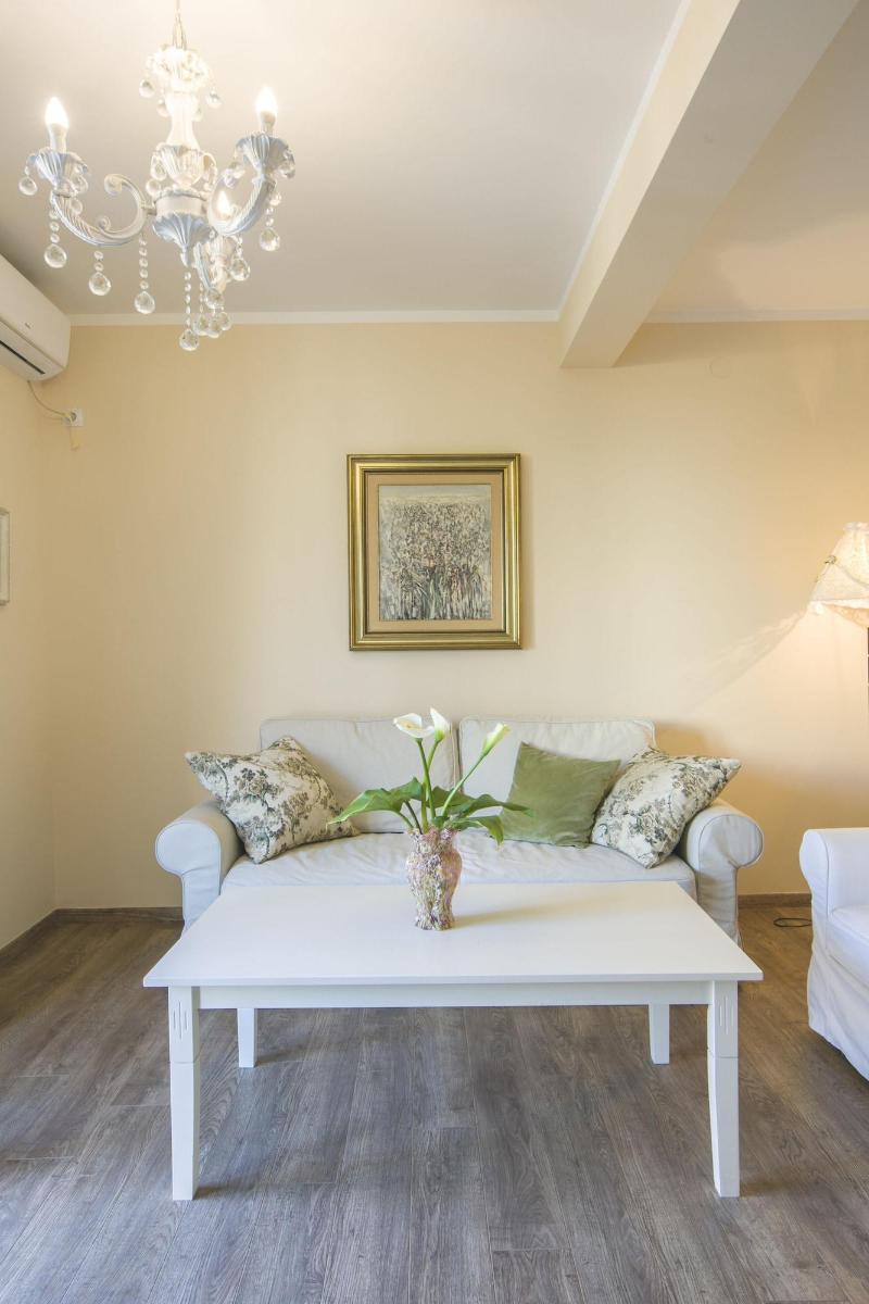 Marinero Apartments image