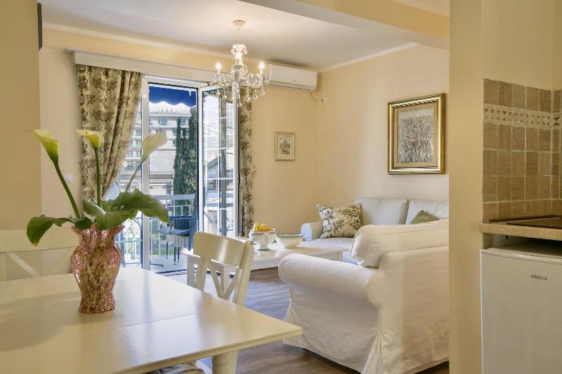 Marinero Apartments image