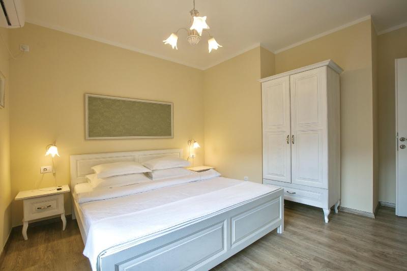 Marinero Apartments image