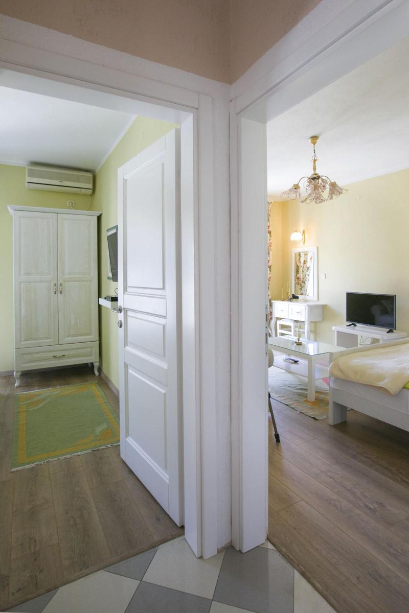 Marinero Apartments image