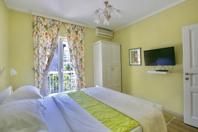 Marinero Apartments image