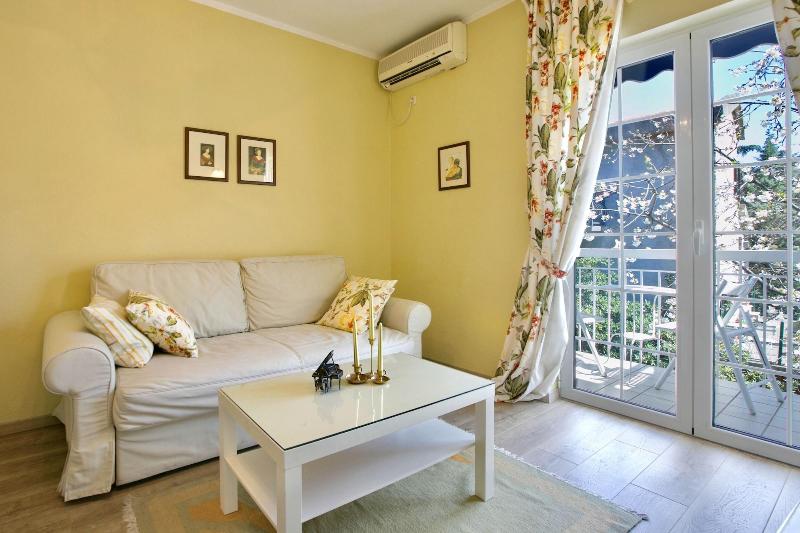 Marinero Apartments image