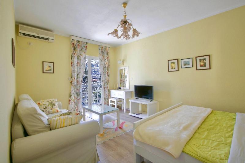 Marinero Apartments image