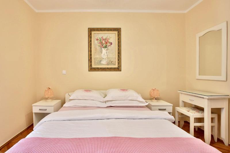 Marinero Apartments image