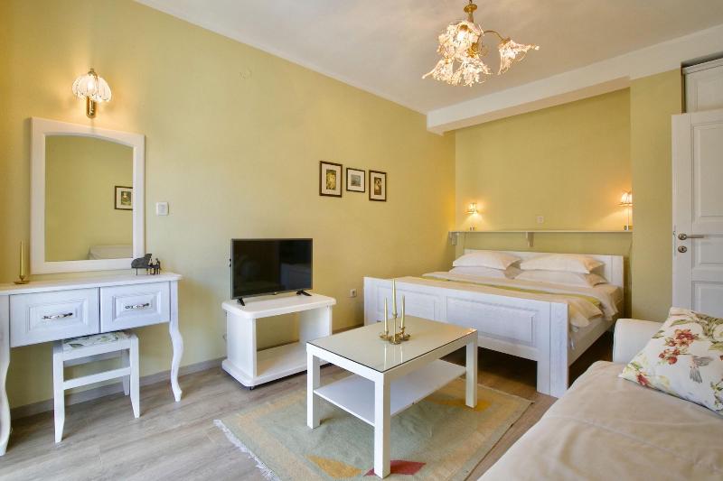 Marinero Apartments image