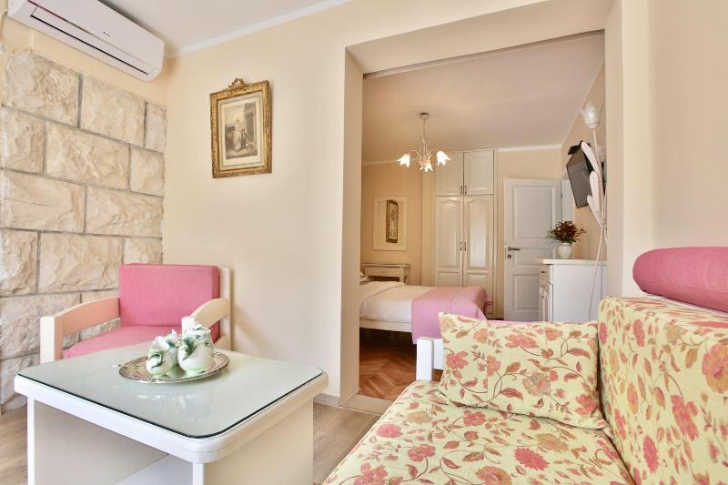 Marinero Apartments image