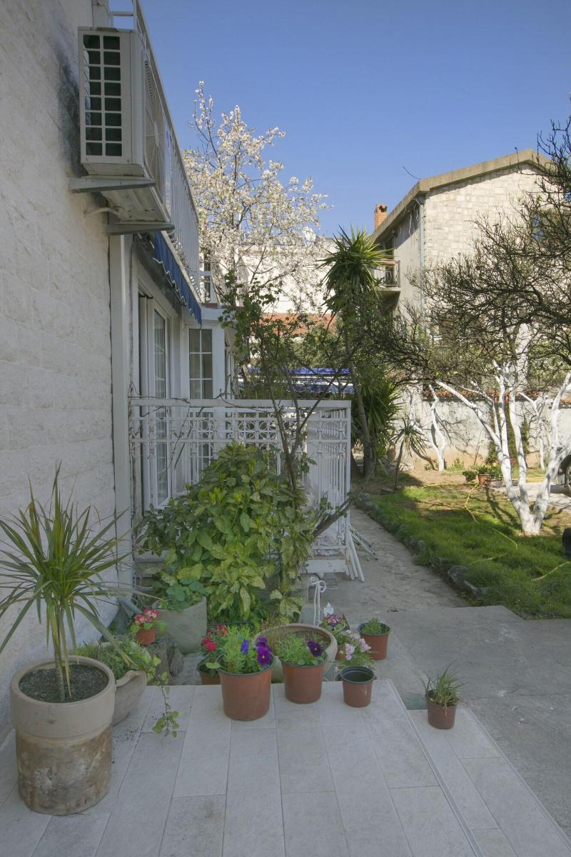 Marinero Apartments image