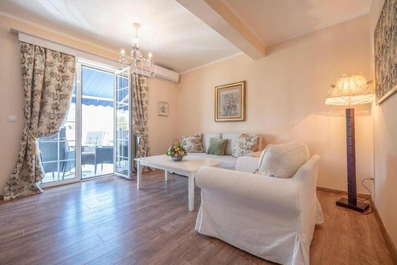 Marinero Apartments image