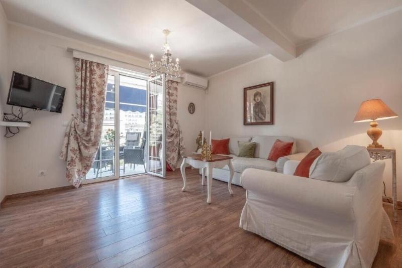 Marinero Apartments image