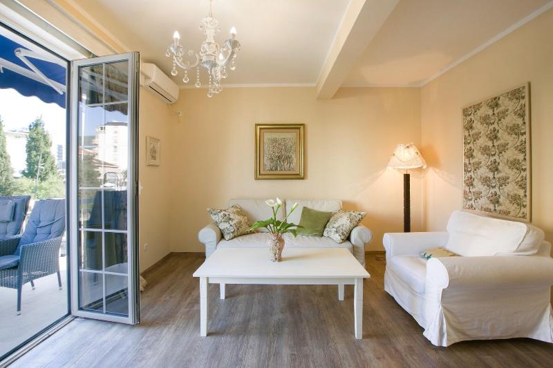 Marinero Apartments image