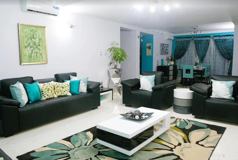 Droptop Suites image