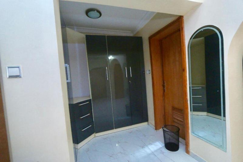 Droptop Suites image