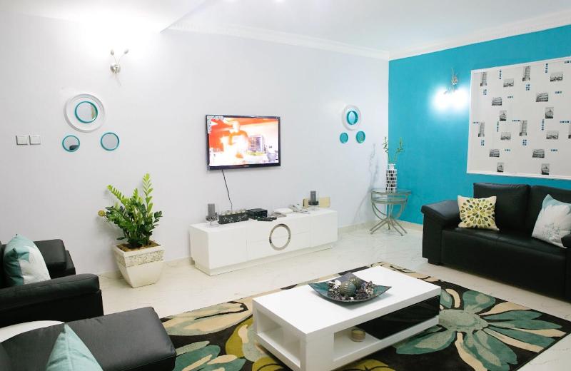 Droptop Suites image