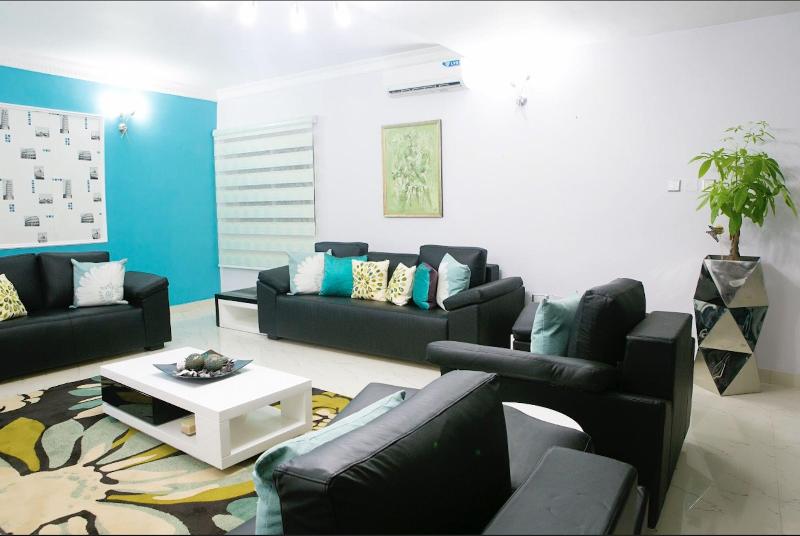 Droptop Suites image
