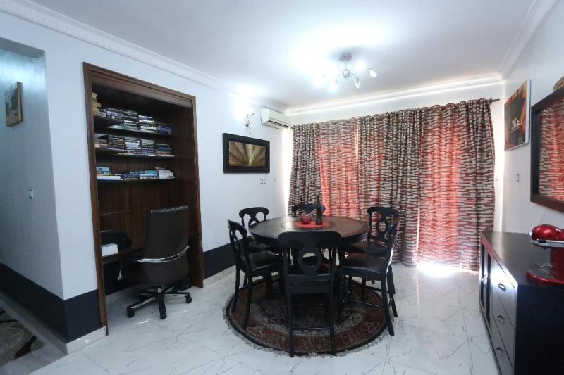 Droptop Suites image