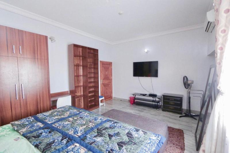 Droptop Suites image