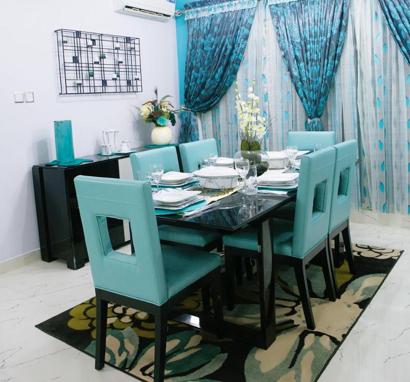 Droptop Suites image