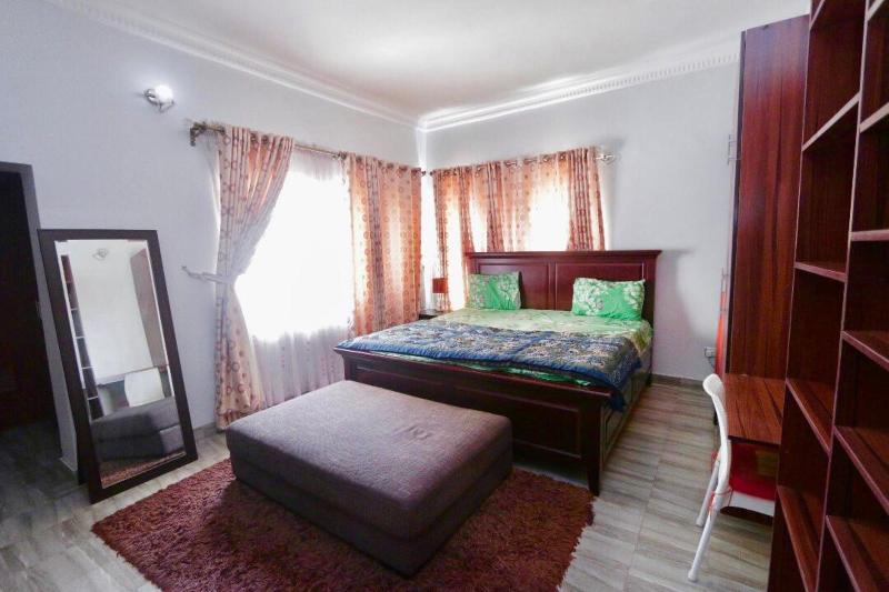 Droptop Suites image