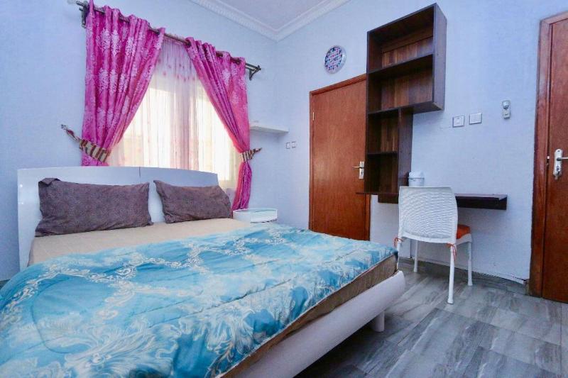 Droptop Suites image