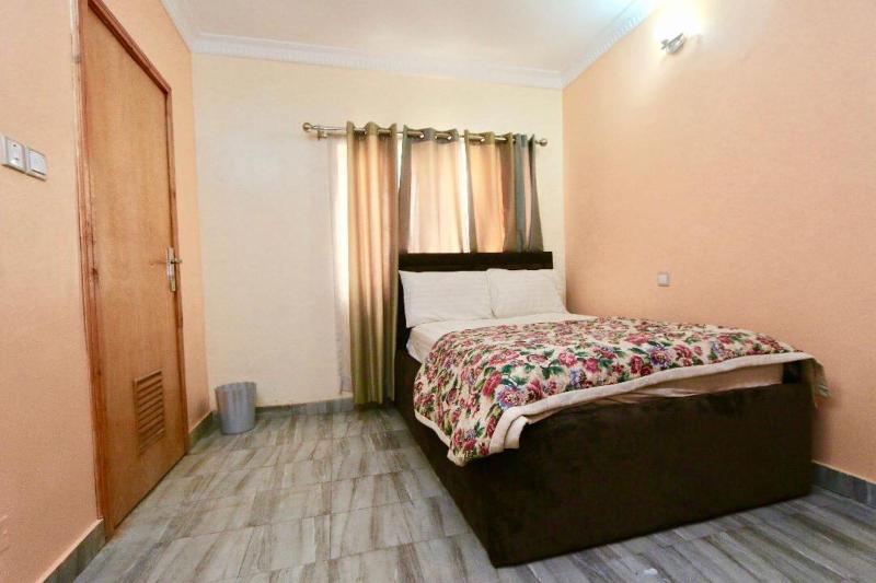 Droptop Suites image