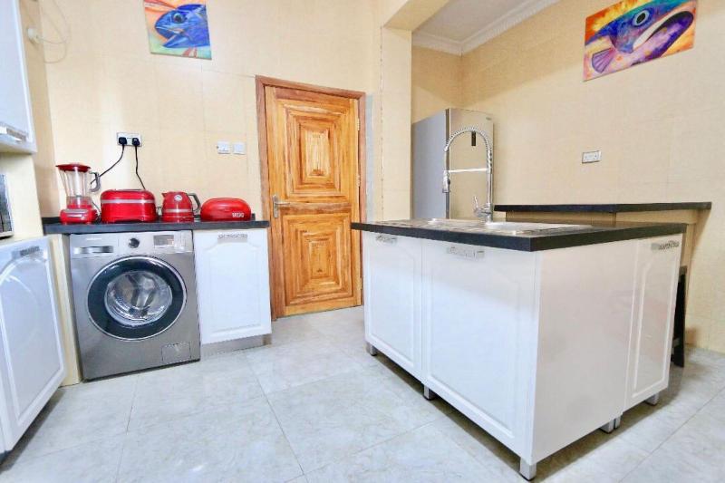 Droptop Suites image