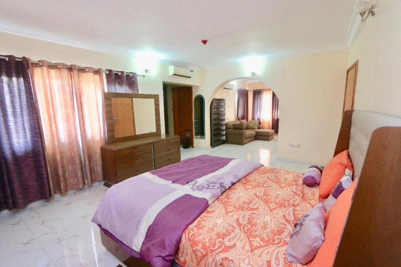 Droptop Suites image