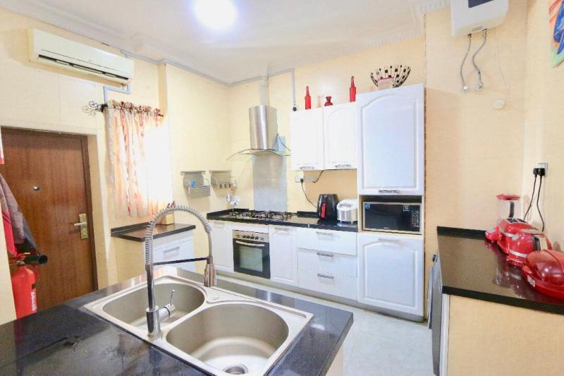 Droptop Suites image