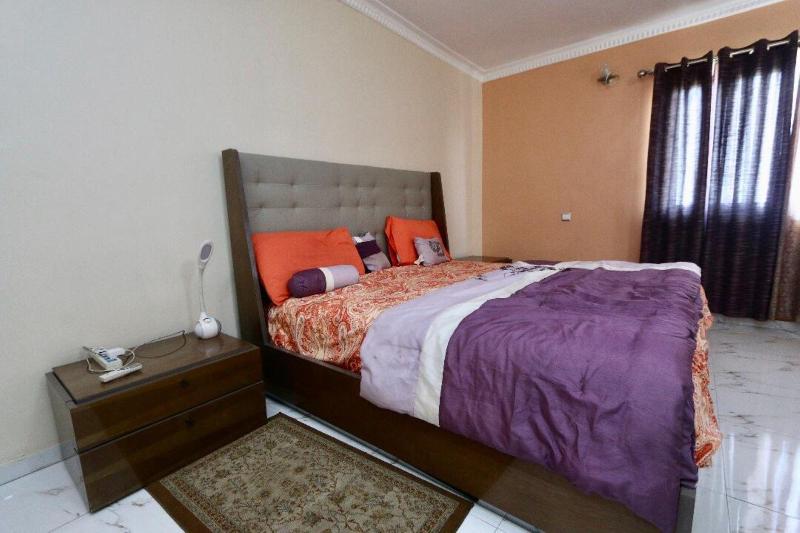 Droptop Suites image