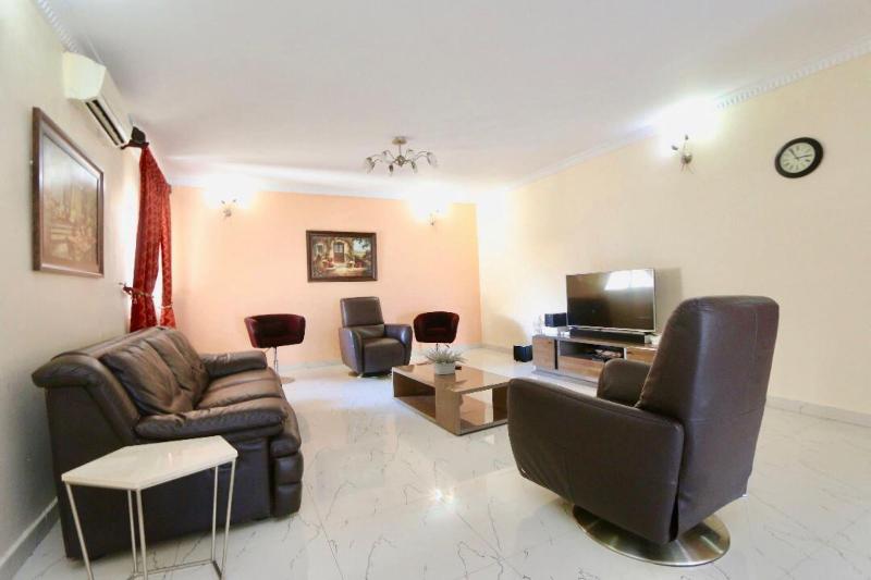 Droptop Suites image