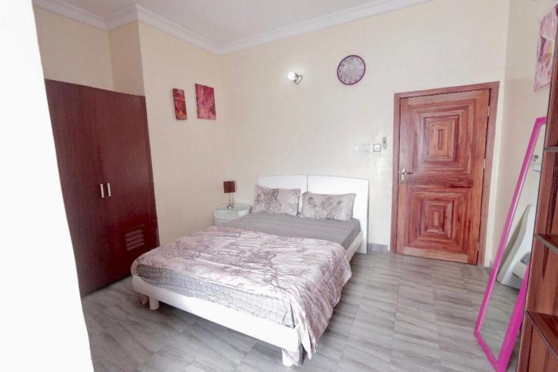 Droptop Suites image