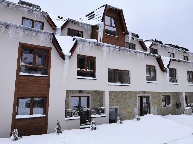Sky Cabin Apartments