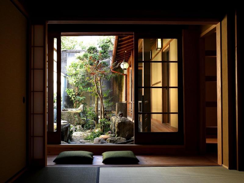 Traditional Japanese Apartment Tonari image