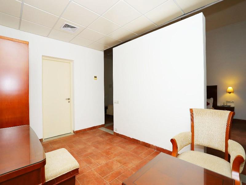 Capital O 29855 Island Inn image