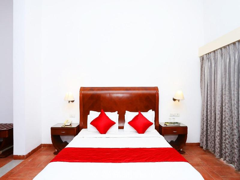 Capital O 29855 Island Inn image