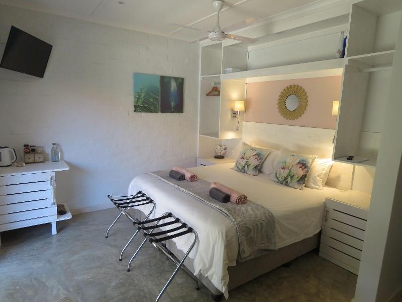 Bare Feet Retreat image